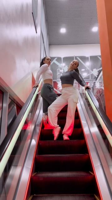 Бэкстейдж со съемок по Дэнсхоллу в Курске. Школа танцев Dance Life смотреть онлайн