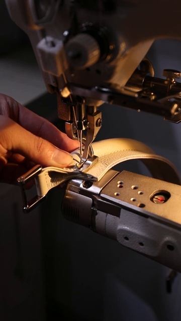 Sewing business bag handles with a sewing machine #Shorts смотреть онлайн