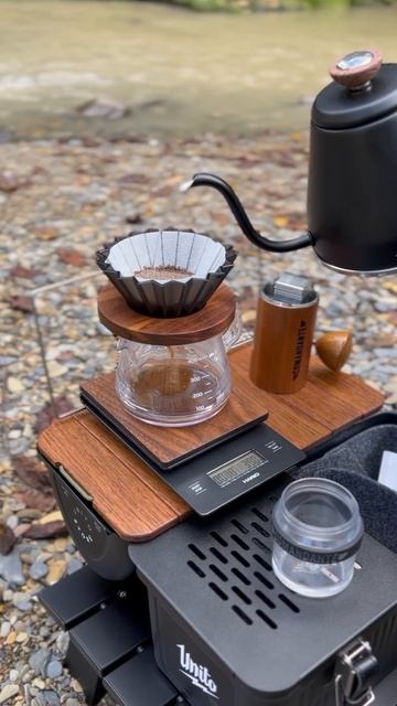 Outdoor Coffee Time. #coffee #comandante #outdoor #outdoorcoffee #stanley #pourover #unito смотреть онлайн