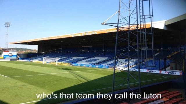 Who's That Team They Call The Luton - Luton Town Football Chants смотреть онлайн