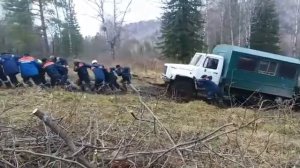 Горный Алтай 66-й увяз в грязи пришла помошь