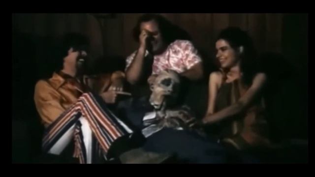 LOS NIÑOS NO DEBEN JUGAR CON COSAS MUERTAS (1972)