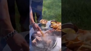 Китаец Лёша пьёт с другом. Поехали...