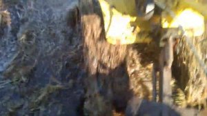 мотоблок на гусеницах по болоту