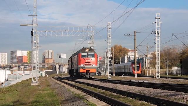 Тепловоз 2ТЭ25Км-0299 следует резервом. смотреть онлайн