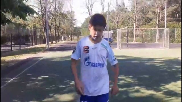 Обучения трех эффективных финтов, (Эластико,Марс.Рулетка и Роналдо с уходом).Сорян за качество))))) смотреть онлайн