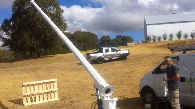 Wind Turbine hydraulic tower testing at Mount Annan , NSW смотреть онлайн