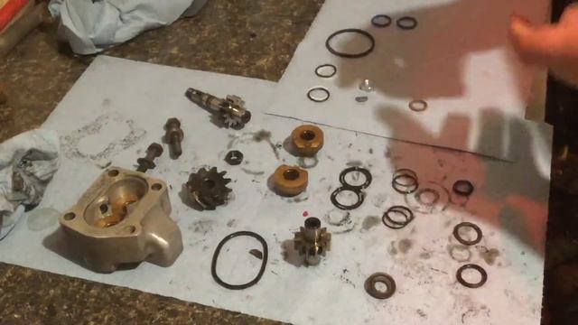 Rebuilding the Farmall Cub hydraulic pump смотреть онлайн