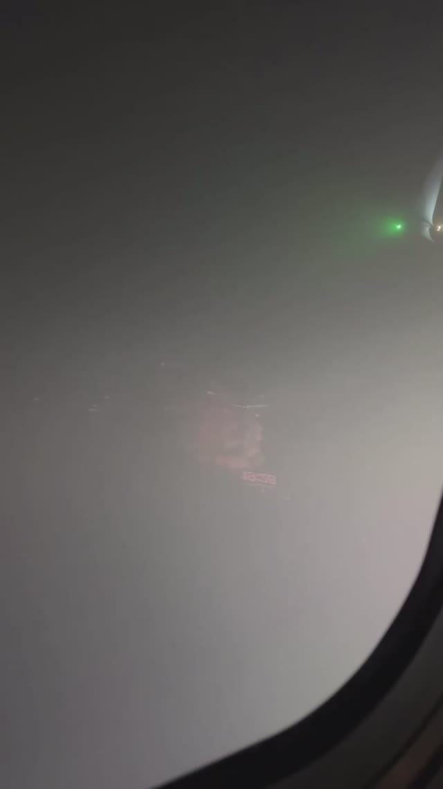 Когда летишь в облаках на самолете, в Космосе сквозь время 🪐 смотреть онлайн