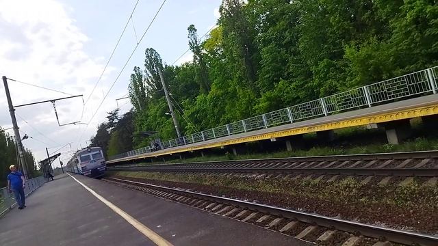 ЭР9М-550 прибывает на Новобеличи смотреть онлайн