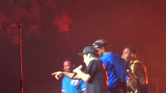 Bruno Mars - Locked Out of Heaven (Live @ AccorHotels Arena - Paris) смотреть онлайн