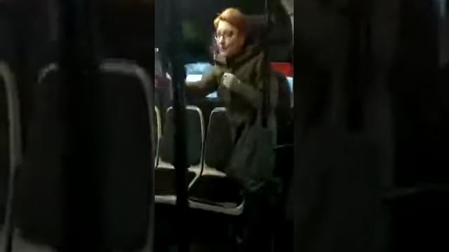 Неадекватная БаБа в маршрутке смотреть онлайн