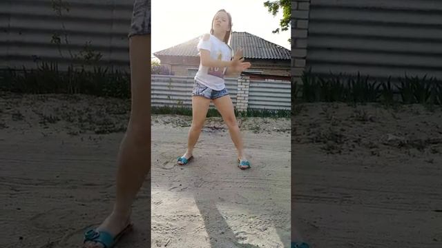 Танец под песню Девочка космос смотреть онлайн