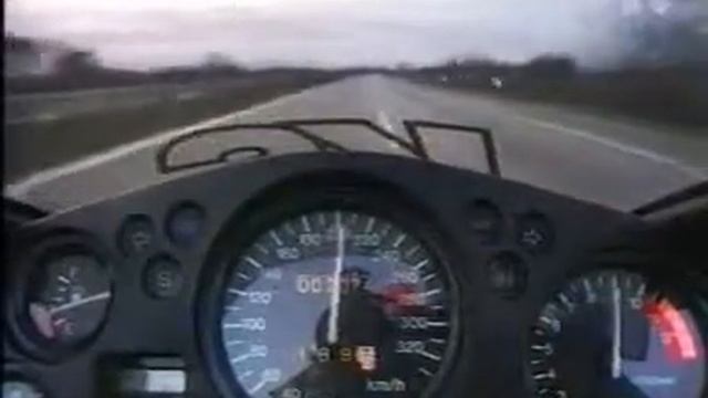 300 кмч На Байке.flv смотреть онлайн