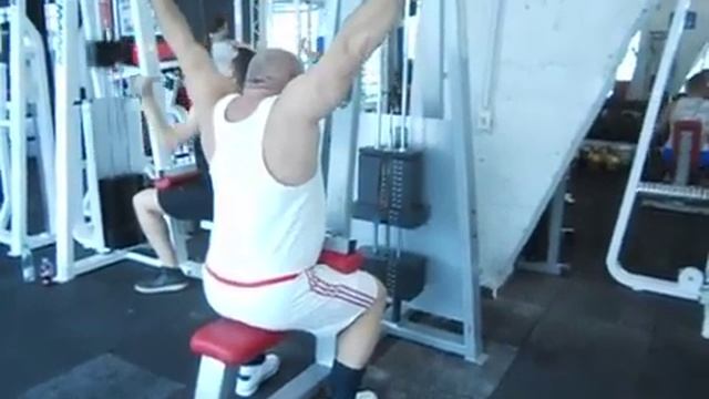 09. 04. 2022г. Тяга блока сверху 72 .5 кг на 10 раз. 60 лет, вес 112 кг. смотреть онлайн