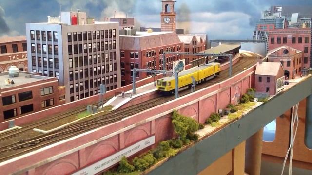 N gauge harsco rail grinder on cross street смотреть онлайн