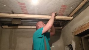 Потолок в прихожей. Монтаж.