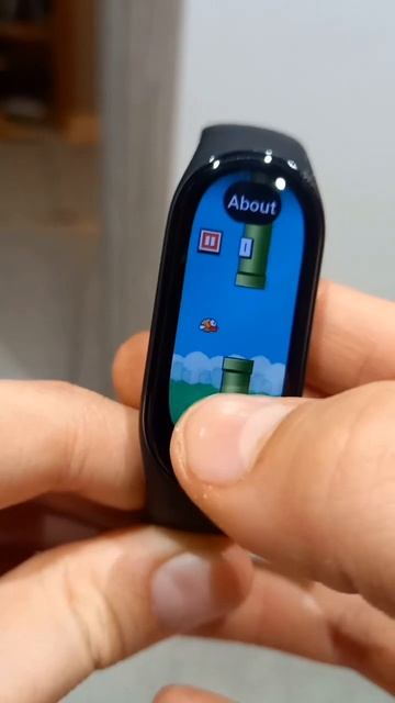 I can't believe you can actually play games on the mi band 7! #miband7 #games #flappybird смотреть онлайн