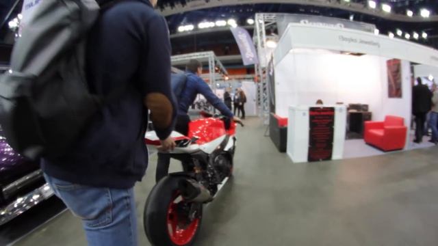 Случайные кадры, как угнали мотоциклы Suzuki, Alpha и Confederate - нагло на выставке Мотовесна 2018 смотреть онлайн