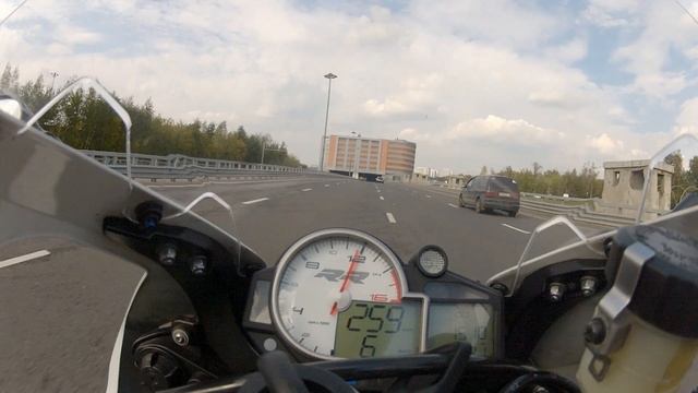 Кто быстрее BMW S1000RR или Ducati 1199 Panigale S? Скоростной тест на ЧТК смотреть онлайн