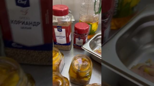 Астраханский деликатес!￼Осётр в пряном масле. #vlog #shorts смотреть онлайн