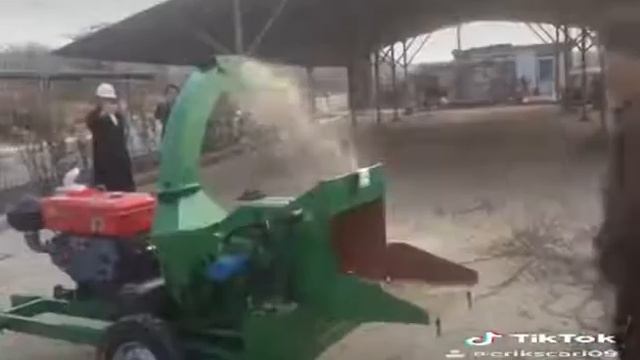 Diesel Engine Mobile Wood Chipper смотреть онлайн