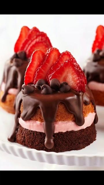 Starwberry chocate mousse cake // #shorts#shortsvideo#chocolate#straw#berry#strawberry#mousse#cake смотреть онлайн