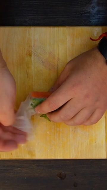 Спринг роллы с лососем🍣#foodshorts #рецепт #вкусно #еда #простойрецепт смотреть онлайн