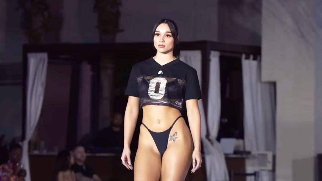 Miami Swim Week - Pt 2 смотреть онлайн
