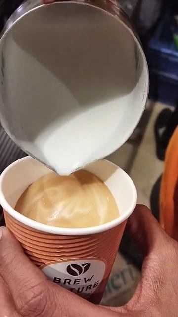 brew culture.pune #shorts #food #coffeeshop #caffineaddict #coffee #latteart #satisfying смотреть онлайн