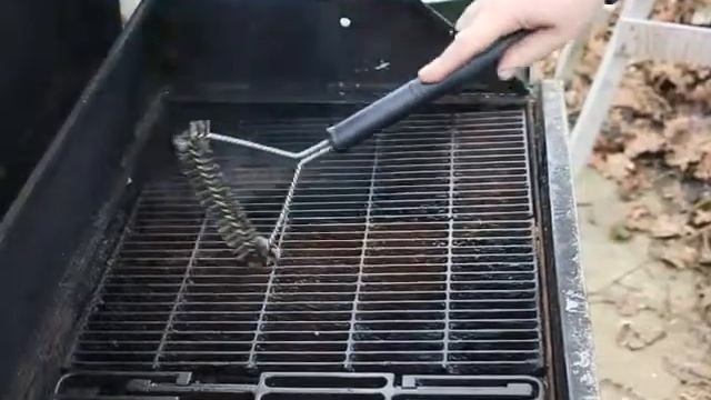 Grill Cleaning with New Standard Grilling Brush - Video Training смотреть онлайн