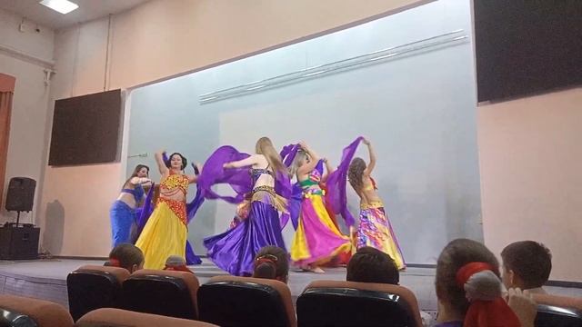 Коллектив восточного танца,, Сатурн,,. Лирический танец . Руководитель Маргарита Фероян смотреть онлайн