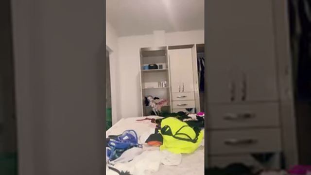 Secret video of changing clothes in front of the camera смотреть онлайн