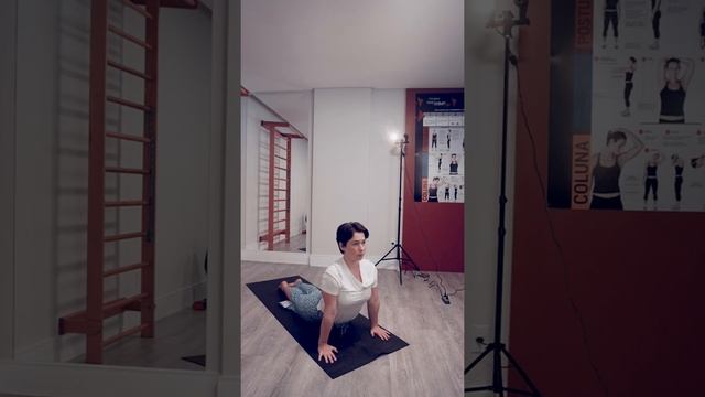 1º aula de Yoga com a professora Maria Eduarda Venera смотреть онлайн