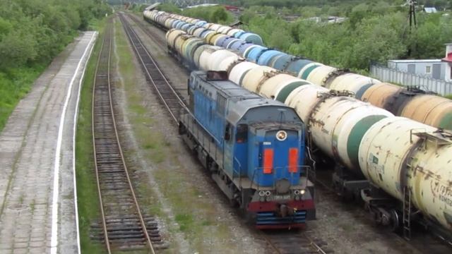 Мурмаши. Железнодорожный вокзал. Тепловоз ТЭМ7А 0232 смотреть онлайн