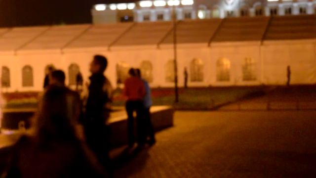 ВИДЕОПРОГУЛКА 150915 ПЛОЩАДЬ ФОНТАНЫ РАЗНОЦВЕТНЫЕ ЛЮДИ ВСЯКОЕ РАЗНОЕ МОЛОДОСТЬ ФОТОАППАРАТ ДВИЖЕНИЕ смотреть онлайн