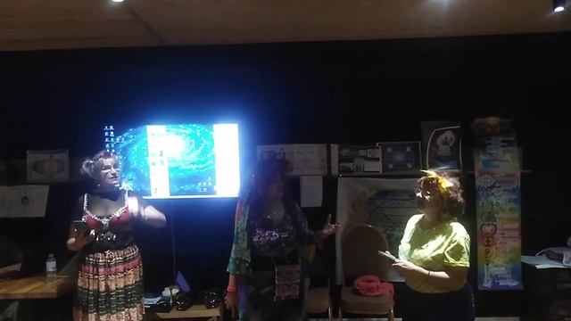 Сибирские БАБКИ-ЁЖКИ на межд. Форуме МаЭД о веяниях современности. Венера Нурулина.Мир Универсологи смотреть онлайн