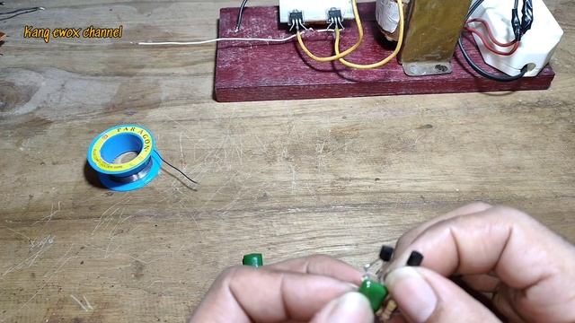 STRONG INVERTER dengan mosfet irfz44n plus PWM2TR Osilator смотреть онлайн