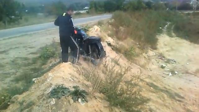 old-school motorcycle on the trampoline !! или чем планета хуже KTM??? смотреть онлайн