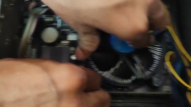 How to Remove and Install the CPU Cooler Fan || CPU fan not spinning / computer fan not working смотреть онлайн