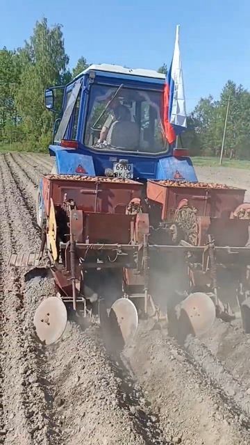 ПОСАДКА КАРТОФЕЛЯ 27.05.2024. МТЗ-80 С КАРТОФЕЛЕСАЖАЛКОЙ СН-4Б смотреть онлайн