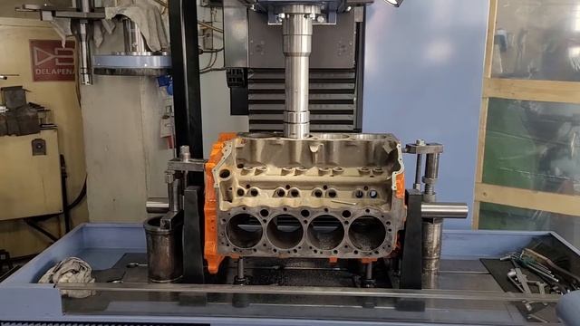Comec ACF200 CNC Wytaczanie bloku V-8 смотреть онлайн