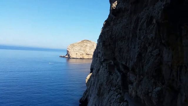 Кораблик плывёт в Грот Нептуна смотреть онлайн