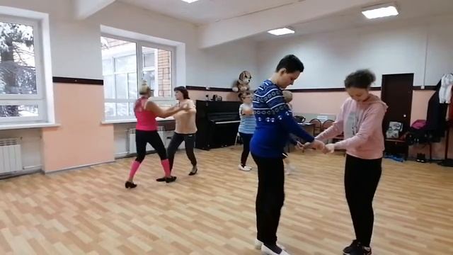 Вальс с Александрой Скрипиной в ДК,, Сатурн,, в общей группе для детей с родителями.