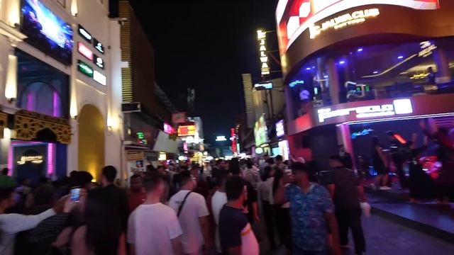 Паттайя / Таиланд / Прогулка по WALKING STREET / Ночной рынок еды / Виды на всю Паттаю. смотреть онлайн