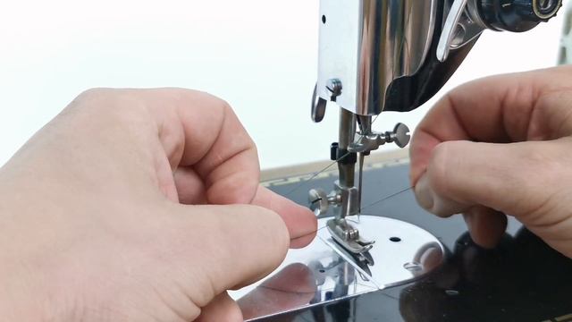 Demonstrating the Pfaff 30 Sewing Machine (Bobbin Winding, Threading and Sewing) смотреть онлайн