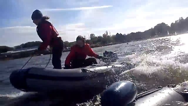 Schlauchboot rennen (Mercury 6 ps vs Yamaha 4 ps) смотреть онлайн