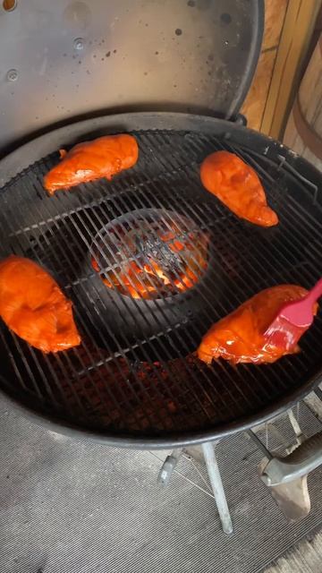 Weber vortex chicken breasts. #webergrill #jealousdevil #whitesox #bbq #grilledchicken #vortex смотреть онлайн