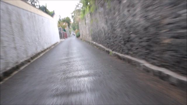 Португалия. Мадейра. Фуншал. Плетёные сани-тобогганы "карру-де-сешту" (Carros de cesto). Поехали!