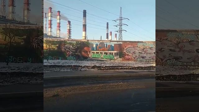 VID Стена разукрашенная вдоль М. Жукова. смотреть онлайн